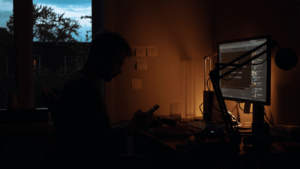 Nobreak para home office: como escolher o modelo certo